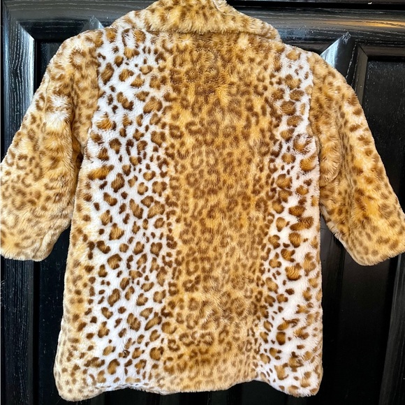Adorable girls faux leopard print coat, size 3T - Picture 3 of 6